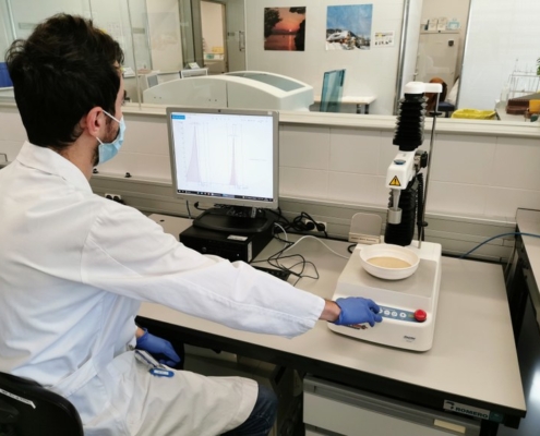 Researcher in the laboratory doing research on dysphagia